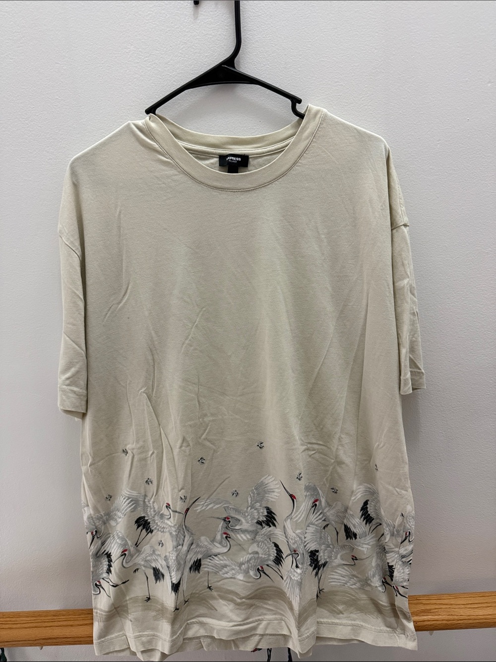 Express Cream Short Sleeve Tee with Crane Border Print